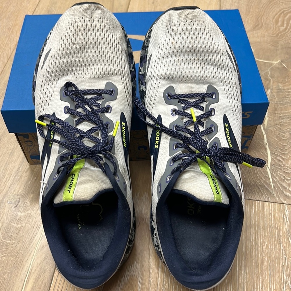 Brooks Ghost tennis shoes